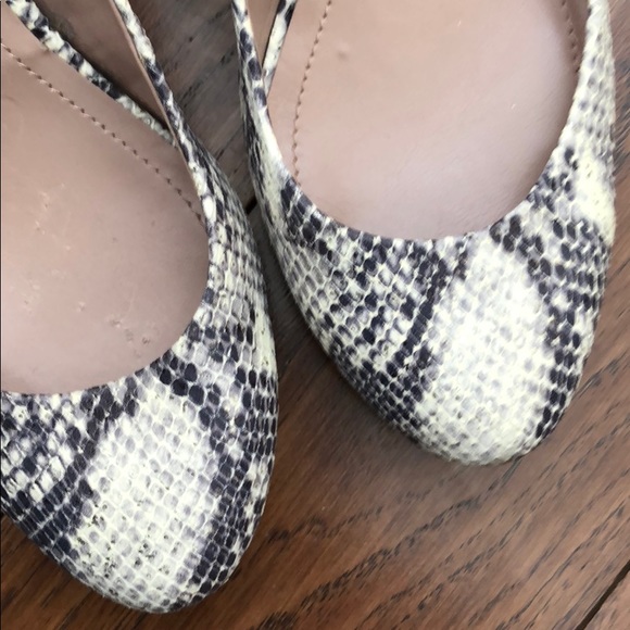 VINCE CAMUTO PYTHON PUMPS - Picture 2 of 8